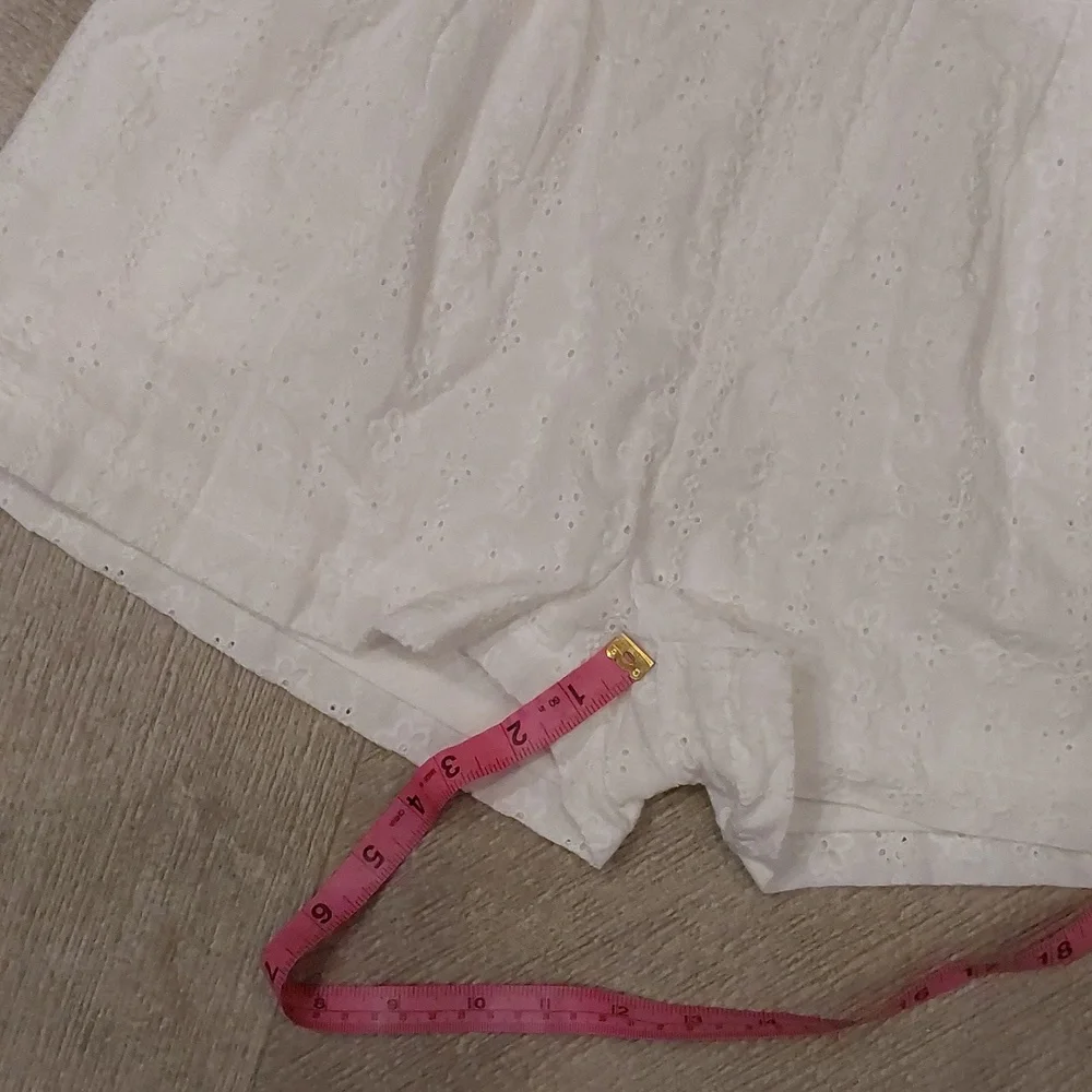 Altar'd State White Cotton Eyelet Pleated Womens Shorts Size L - Picture 4 of 10